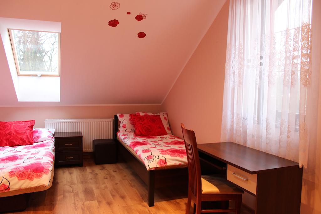 Pensjonat Agroturystyczny Pod Modrzewiem Bed & Breakfast Florczaki Ruang foto