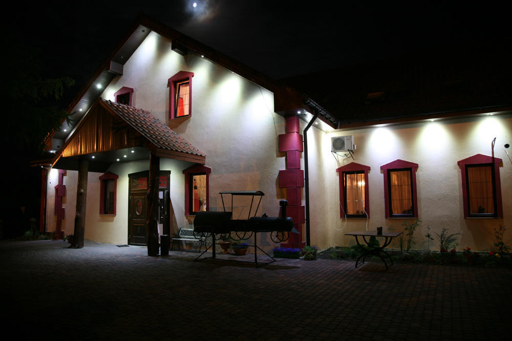 Pensjonat Agroturystyczny Pod Modrzewiem Bed & Breakfast Florczaki Bagian luar foto